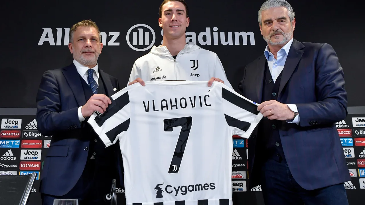 Dusan Vlahovic in conferenza stampa